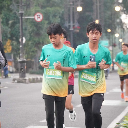 Race photo from BAUR RUN 2025