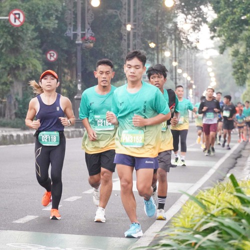 Race photo from BAUR RUN 2025