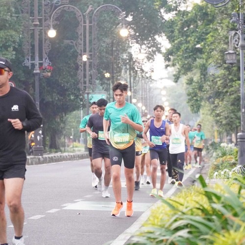 Race photo from BAUR RUN 2025