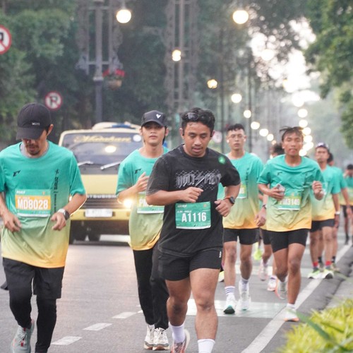 Race photo from BAUR RUN 2025