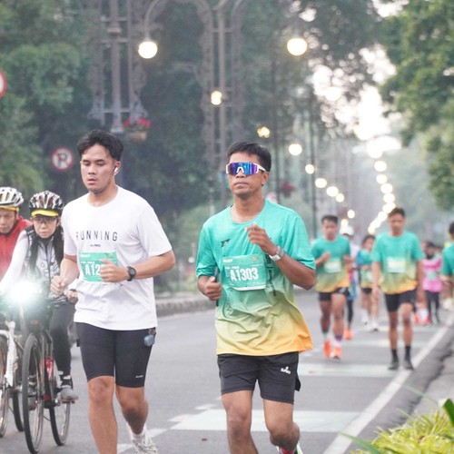 Race photo from BAUR RUN 2025