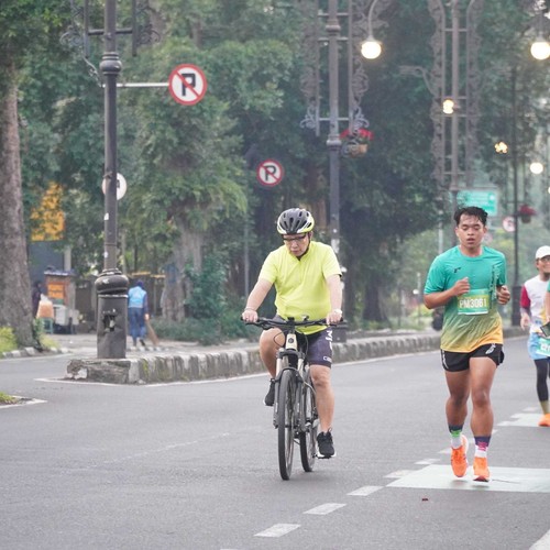 Race photo from BAUR RUN 2025