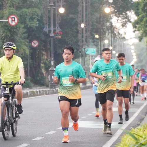 Race photo from BAUR RUN 2025