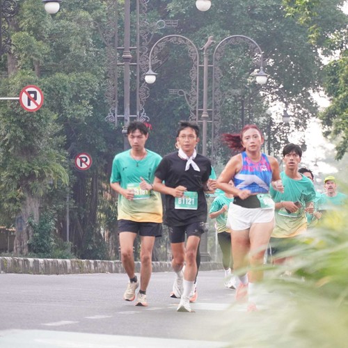 Race photo from BAUR RUN 2025