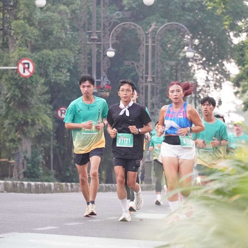 Race photo from BAUR RUN 2025