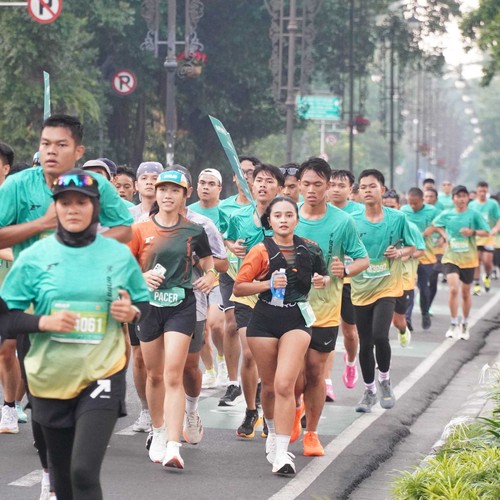 Race photo from BAUR RUN 2025