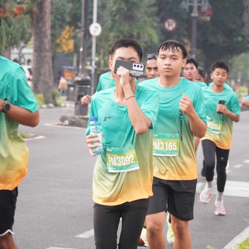 Race photo from BAUR RUN 2025