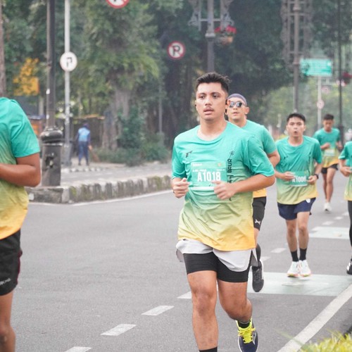 Race photo from BAUR RUN 2025
