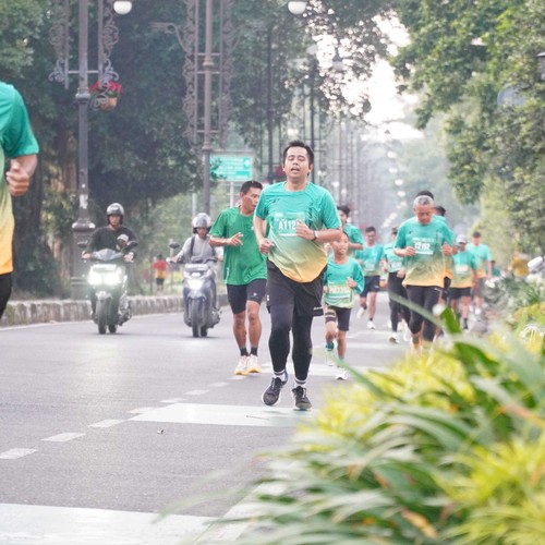 Race photo from BAUR RUN 2025