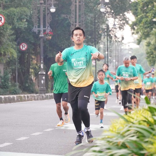 Race photo from BAUR RUN 2025