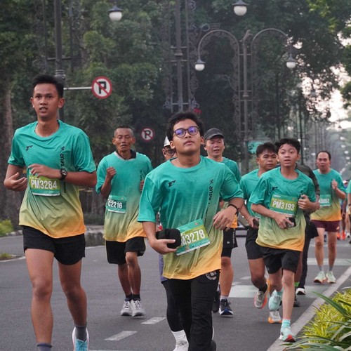 Race photo from BAUR RUN 2025