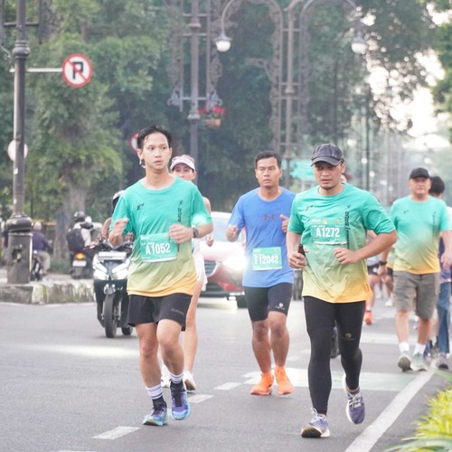 Race photo from BAUR RUN 2025