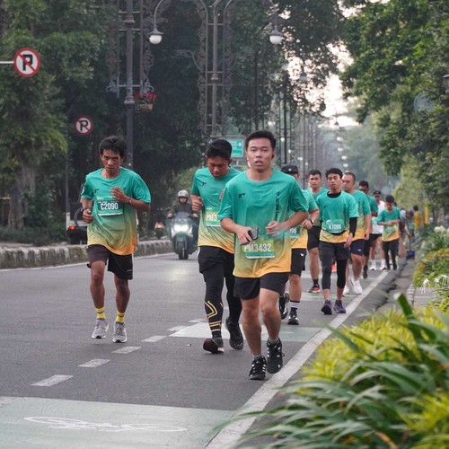 Race photo from BAUR RUN 2025