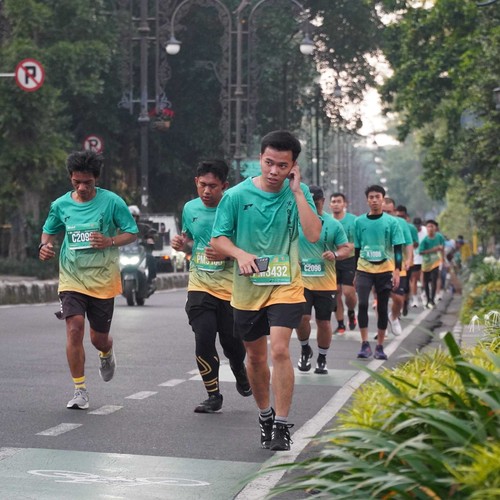 Race photo from BAUR RUN 2025