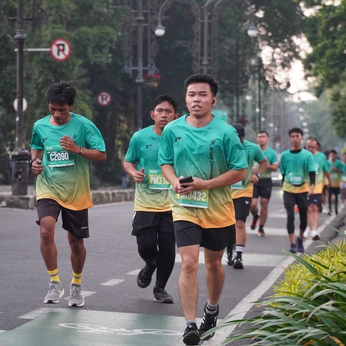 Race photo from BAUR RUN 2025