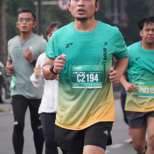Race photo from BAUR RUN 2025
