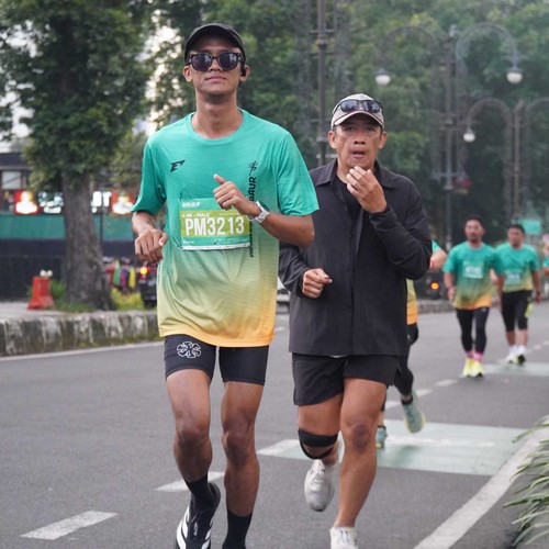Race photo from BAUR RUN 2025