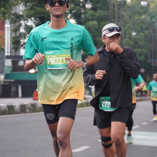 Race photo from BAUR RUN 2025