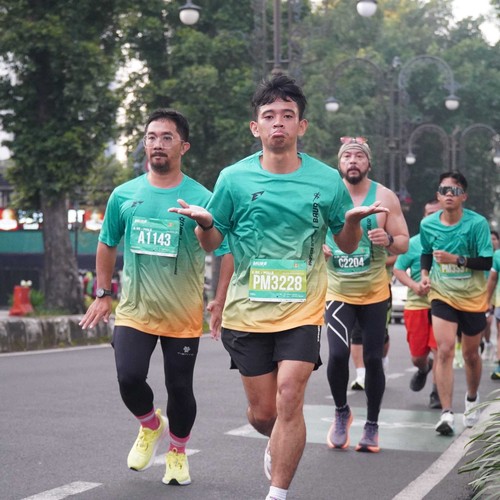 Race photo from BAUR RUN 2025