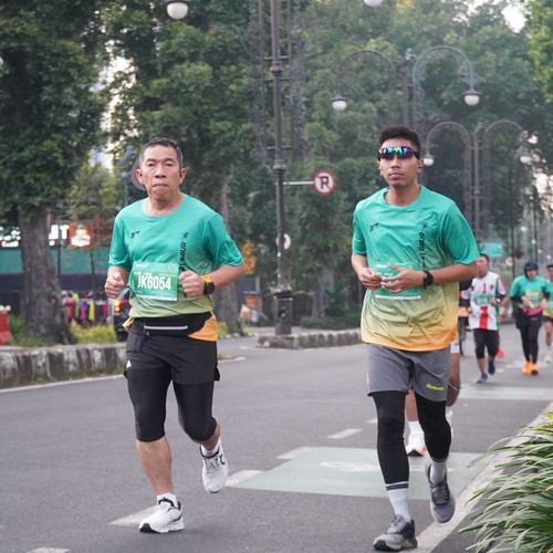 Race photo from BAUR RUN 2025