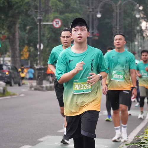 Race photo from BAUR RUN 2025