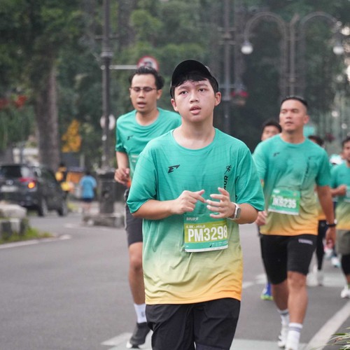 Race photo from BAUR RUN 2025