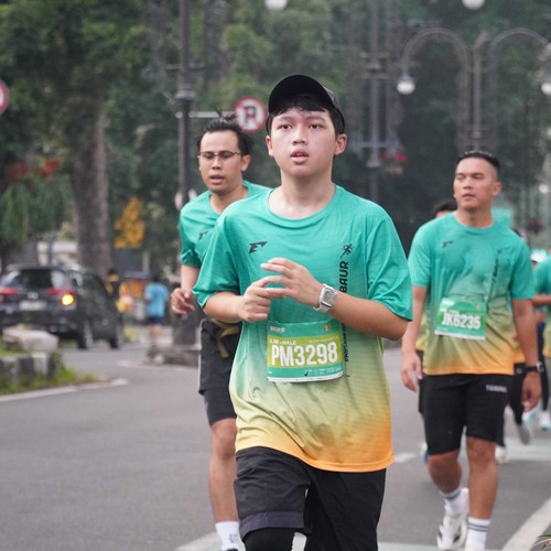 Race photo from BAUR RUN 2025