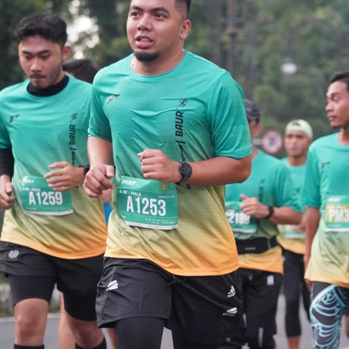 Race photo from BAUR RUN 2025