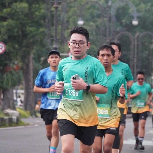 Race photo from BAUR RUN 2025