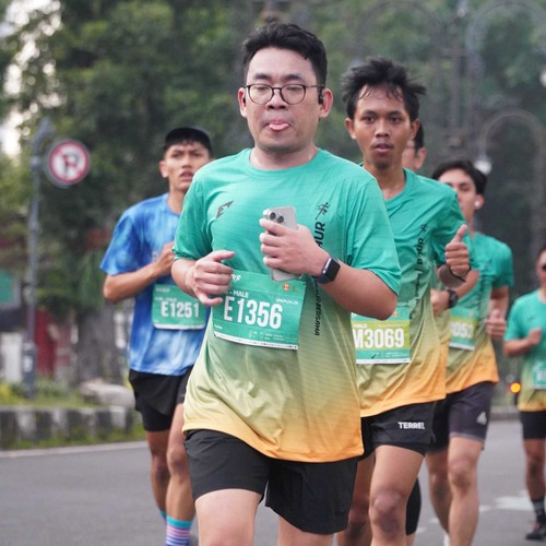 Race photo from BAUR RUN 2025