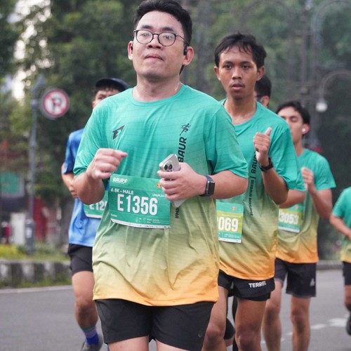 Race photo from BAUR RUN 2025