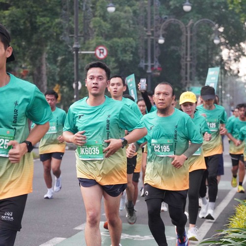 Race photo from BAUR RUN 2025