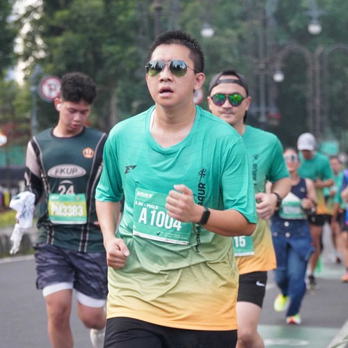Race photo from BAUR RUN 2025
