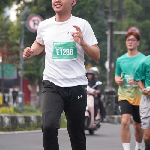 Race photo from BAUR RUN 2025