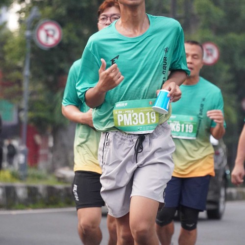 Race photo from BAUR RUN 2025