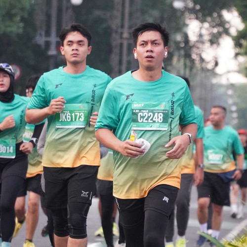 Race photo from BAUR RUN 2025