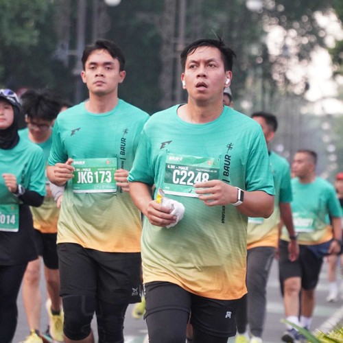 Race photo from BAUR RUN 2025