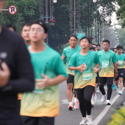 Race photo from BAUR RUN 2025