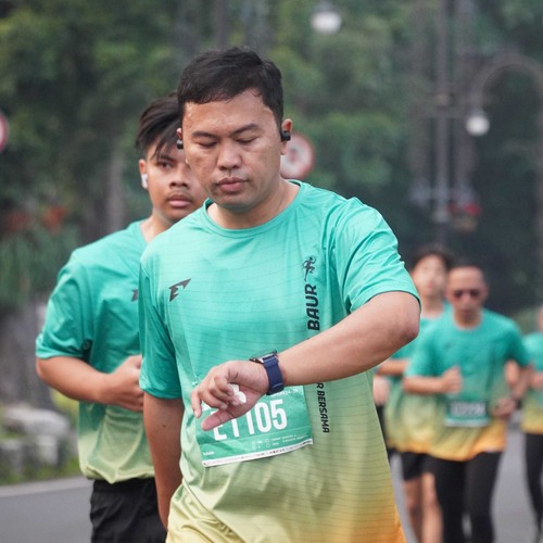 Race photo from BAUR RUN 2025