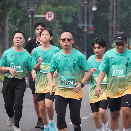 Race photo from BAUR RUN 2025
