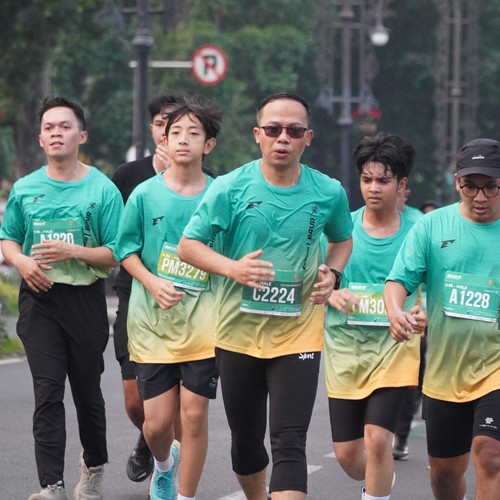 Race photo from BAUR RUN 2025