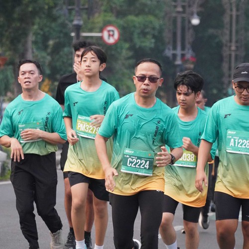 Race photo from BAUR RUN 2025