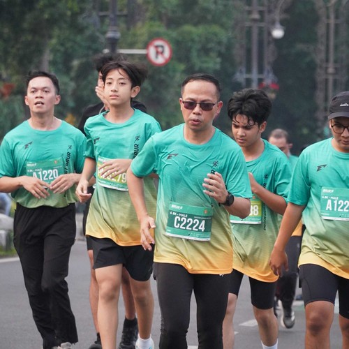 Race photo from BAUR RUN 2025