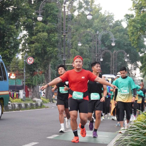Race photo from BAUR RUN 2025