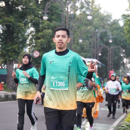 Race photo from BAUR RUN 2025