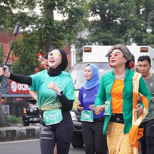 Race photo from BAUR RUN 2025
