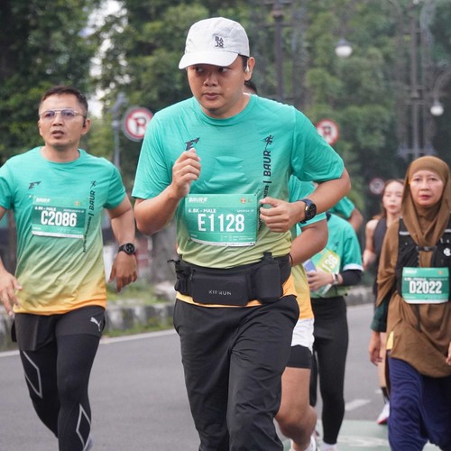 Race photo from BAUR RUN 2025