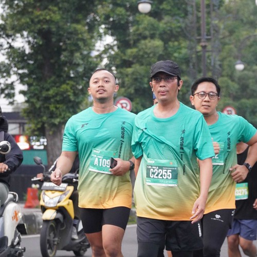Race photo from BAUR RUN 2025
