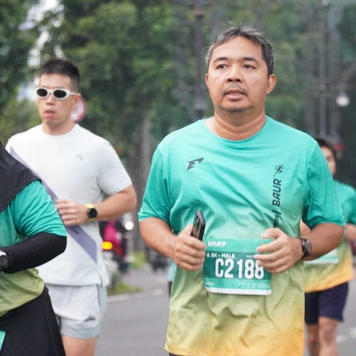 Race photo from BAUR RUN 2025