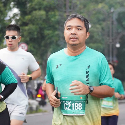 Race photo from BAUR RUN 2025